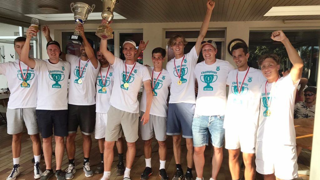 Dornbirns Tennis-Herren jubeln nach Titelgewinn