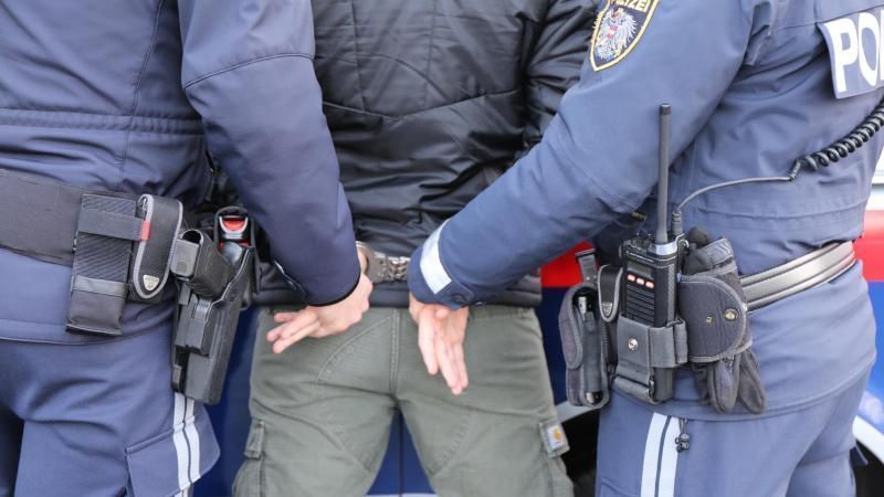 Bregenz: Jugendlicher prügelte auf Polizisten ein