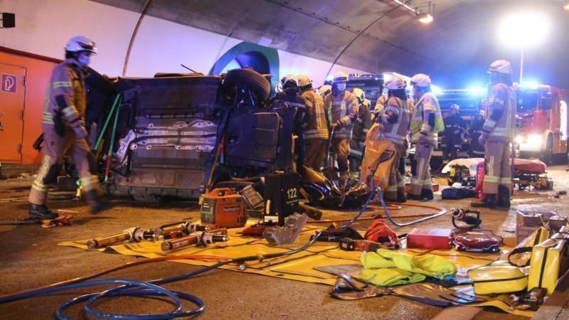 Unfallchaos im Achraintunnel fordert zwei Verletzte