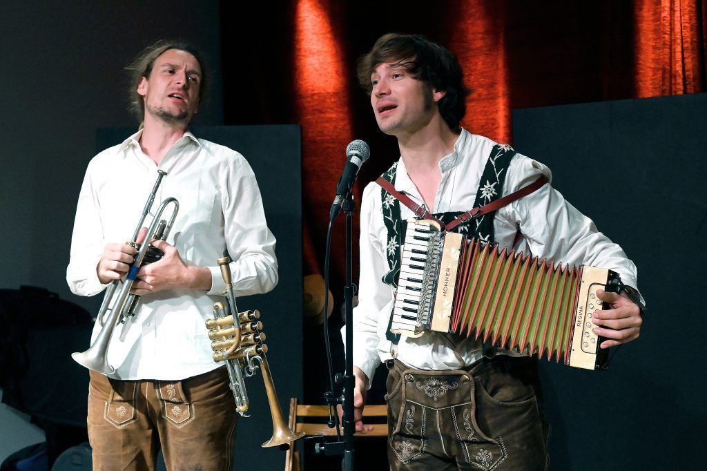Zu Fuß mit Alphorn, Trompete und Tuba, das geht