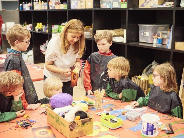 Bei „Kunst kennt keine Grenzen“ können Kinder eigene Kunstwerke gestalten. KUB