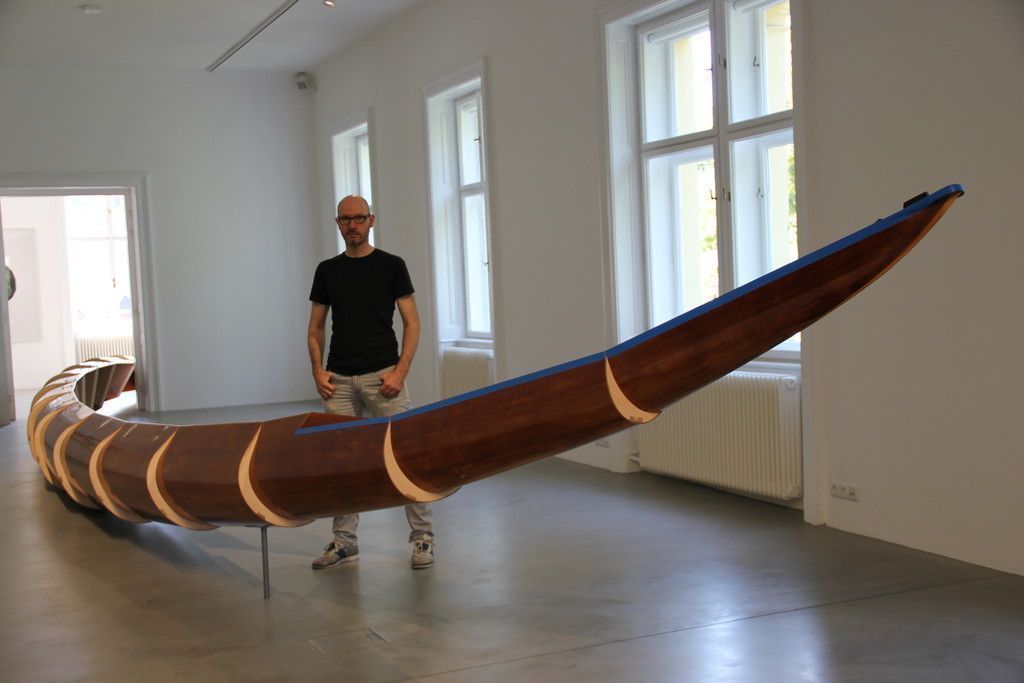 Ein Ruderboot wirbelt unsere Sehgewohnheiten durcheinander