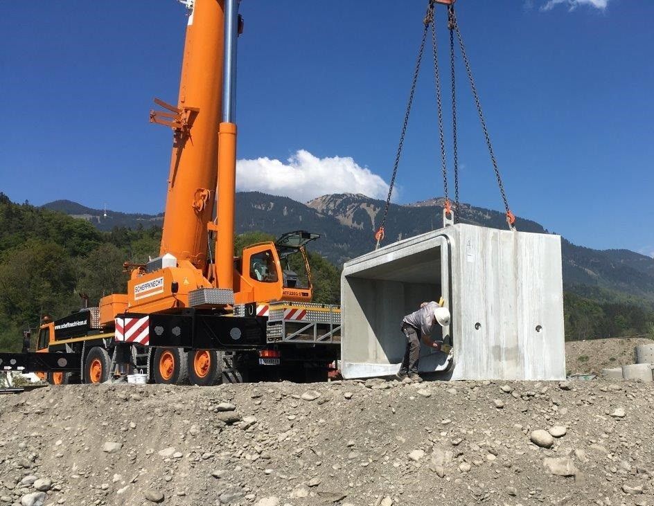 22-Tonnen-Fertigelemente  für das Kraftwerk Dabaladabach