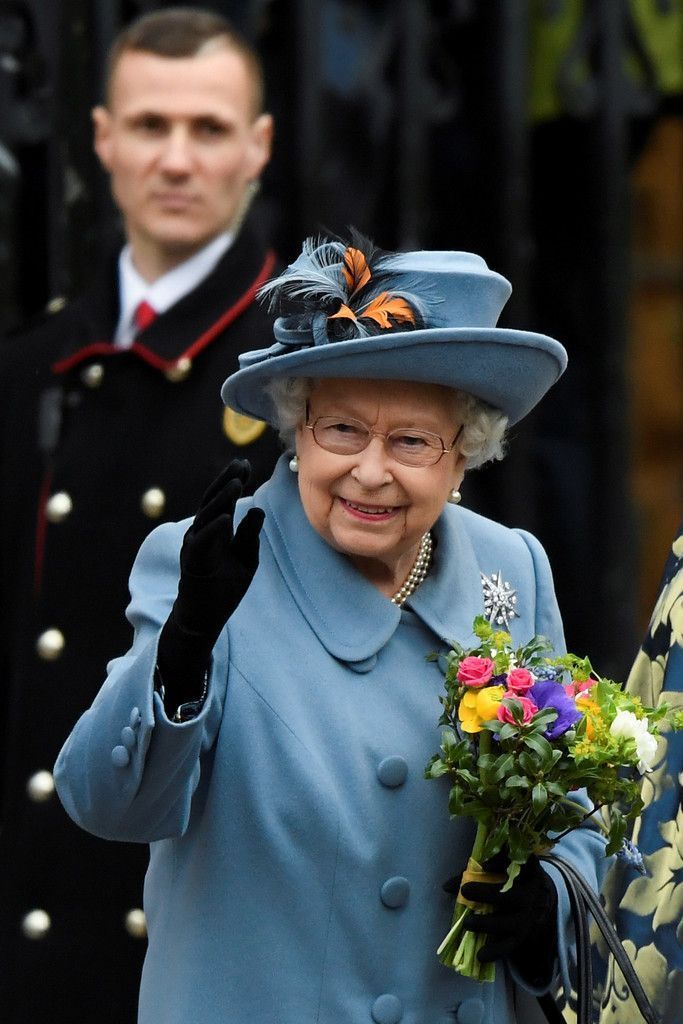 Die Queen verkauft Gin