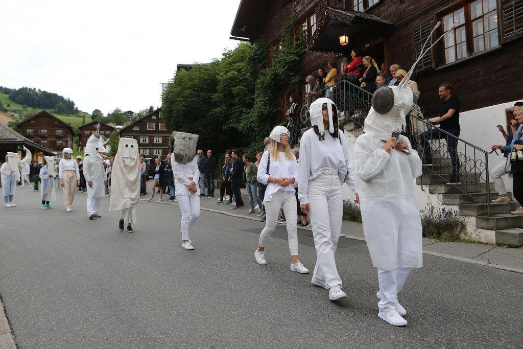 Tierisches Kunstspektakel mit Tone Fink
