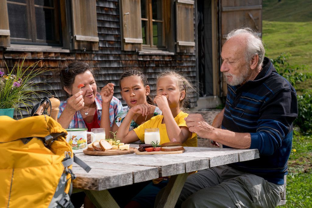 Auf Wanderwegen von Hütte zu Hütte