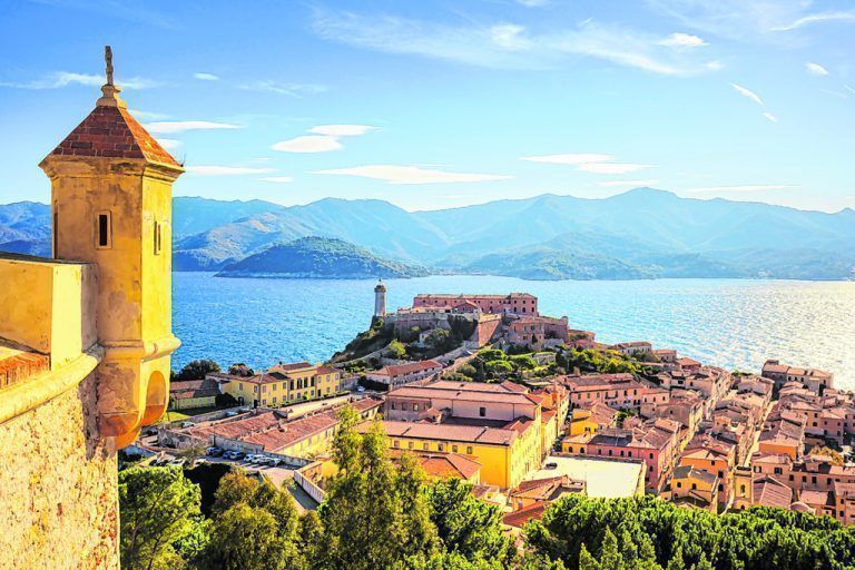 Wer Portoferraio erkundet, wird immer wieder von tollen Panoramablicken überrascht.