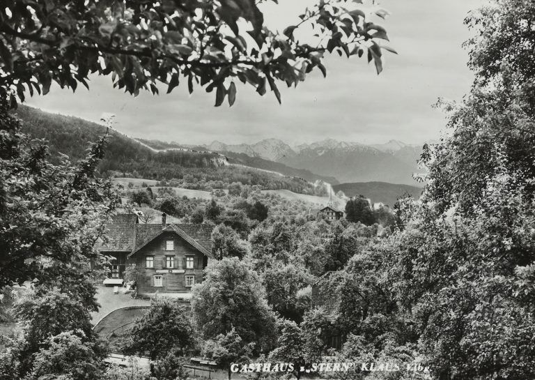 1918 wurde das Gasthaus zum Stern in Klaus eröffnet und 1930 von der Familie Eller übernommen. Nach und nach wurde es zu einer Pension um- und ausgebaut.