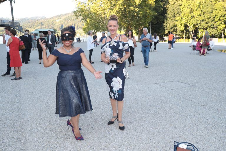 Tania-Maria Rodrigues und Designerin Birgit M. König.