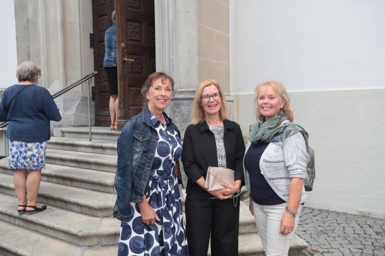 Theresia Hollenstein mit Ingrid Kessler und Elisabeth Hasenöhrl (v. l.).