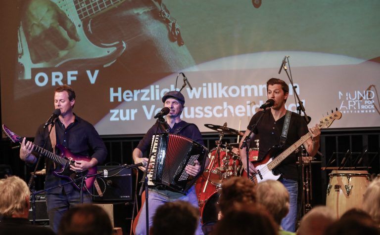 „Söf“ werden am Samstag, 26. September, das Kellertheater Lampenfieber mit ihrem Mundartrock beschallen.Lippautz