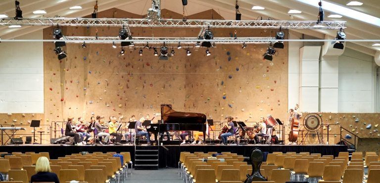 Der Sportpark in Lech fungiert als Konzertsaal. Seit Samstag wird geprobt, am Mittwoch erfolgt der Festival-Auftakt. Festival, Flasaar