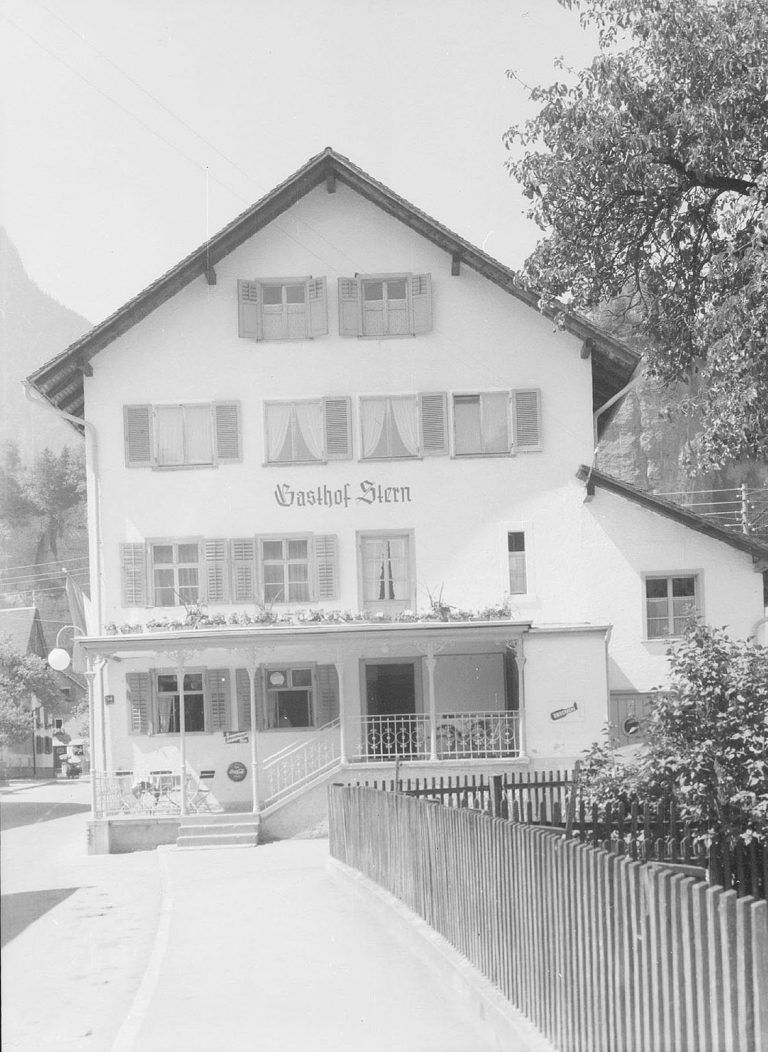 Im Gasthaus Stern in Bürs fand am 27. Jänner 1895 die Versteigerung von Realitäten des Jakob Neyer statt. <span class="copyright">Sammlung Risch-Lau, Ansichtskartensammlung, Vorarlberger Landesbibliothek</span>