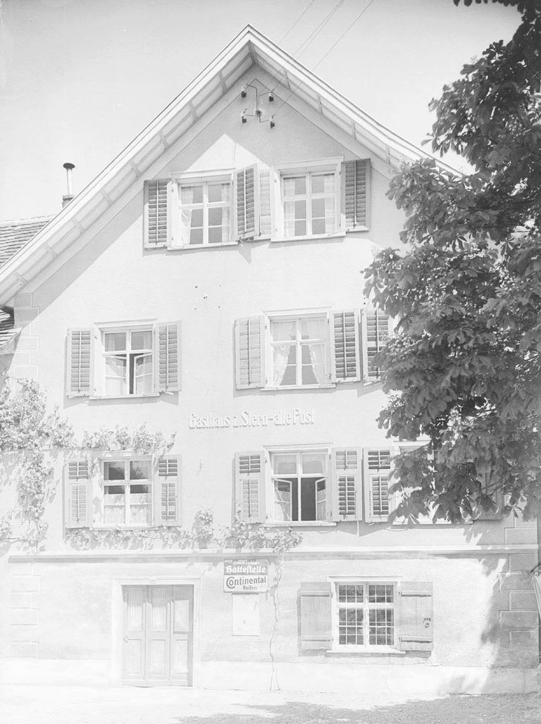 Bereits 1810 besaß Johann Georg Fischer aus Wolfurt das Recht zum Getränkeausschank, doch erst in den 1830er-Jahren wurde es zu einem vollwertigen Gasthaus und erstmals als „zum Stern“ bezeichnet. 2009 wurde das Gebäude abgerissen.