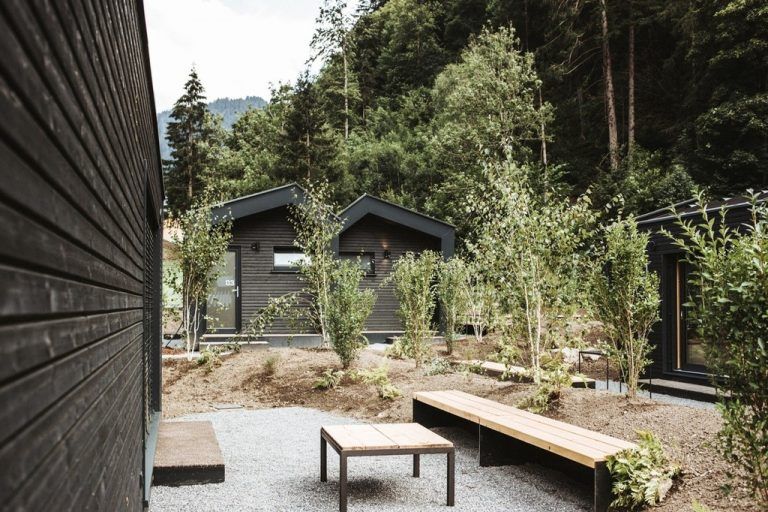 Amann Gartenbau aus Koblach sorgte für den finalen Schliff im neuen Cabinski-Dorf.Fa
