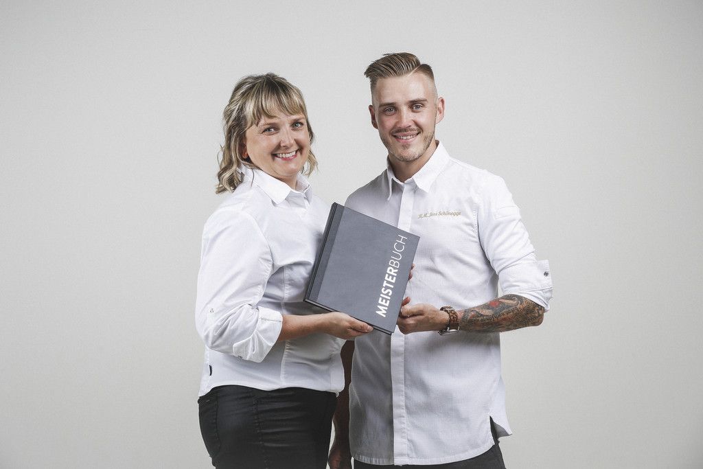 In der Küche schwingen nun zwei Bachelors den Kochlöffel