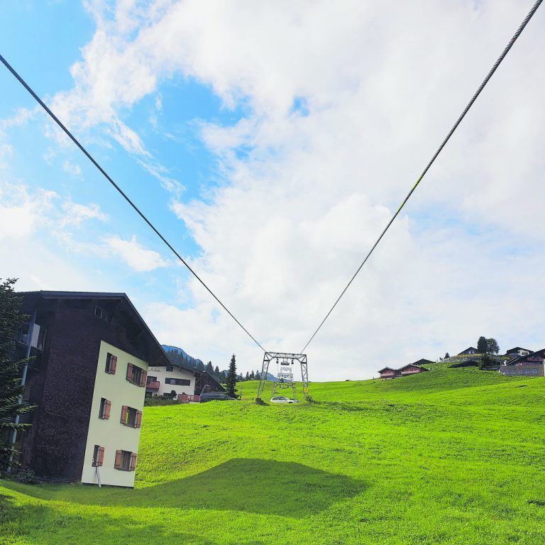 Auch die in die Jahre gekommene Grubenalpbahn in Oberlech soll durch eine „kindergerechte“ 6er-Sesselbahn ersetzt werden. VN/Walser