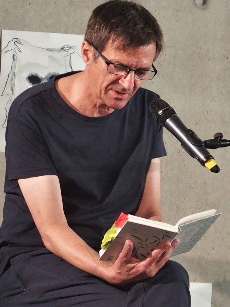 Christian Futscher las aus seinem Lyrikband „Das Pfeifen der Gräser“. ju