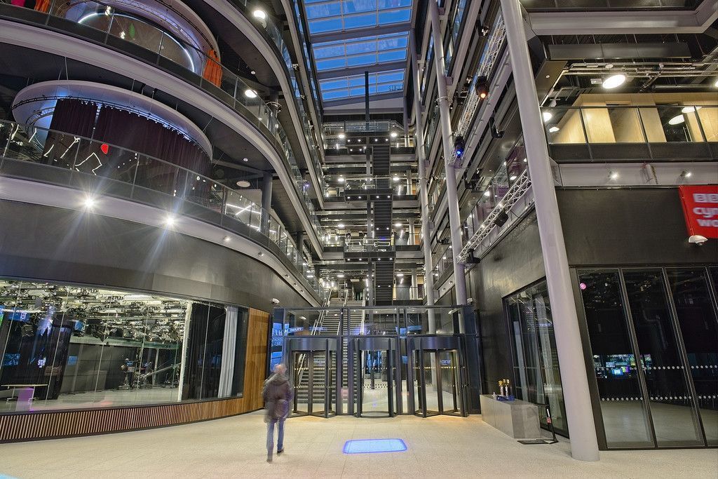 Zumtobel beleuchtet ­BBC-Zentrale in Wales