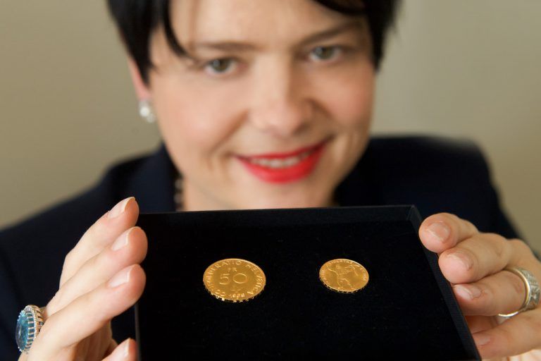 Das Goldmünzenpaar erzielte fast 100.000 Franken.