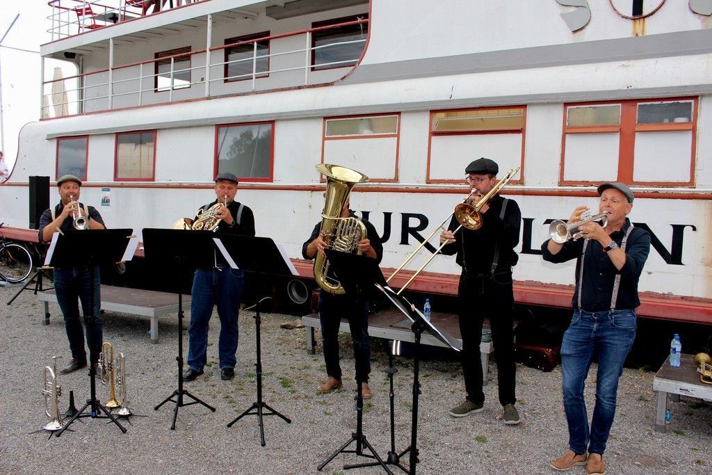 Open-Air-Konzert vor Sonnenuntergang