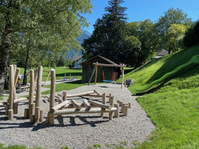 Der neue Spielplatz bietet Klein und Groß attraktive Möglichkeiten.