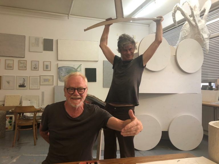 Die Künstler Tone Fink und Uwe Jäntsch realisieren gemeinsam eine Performance im Zentrum von Schwarzenberg. Reichart