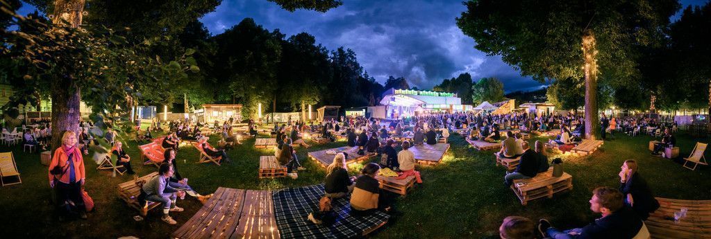 Alles gut in der Poolbar