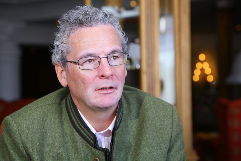 Arlberger nehmen  viel Geld in die Hand