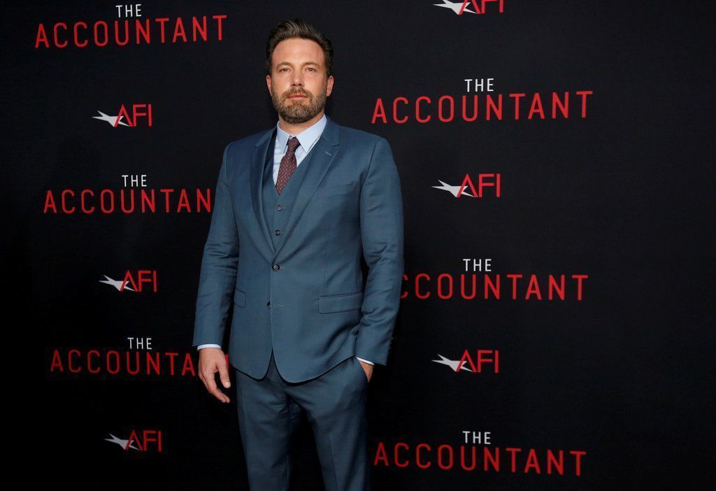 Ben Affleck trägt Umhang