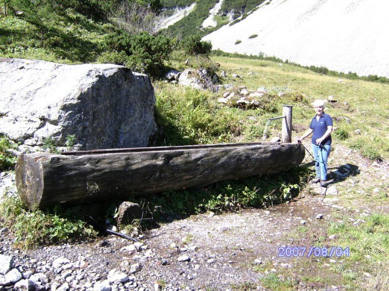 Badewanne versus Holzbrunnentrog
