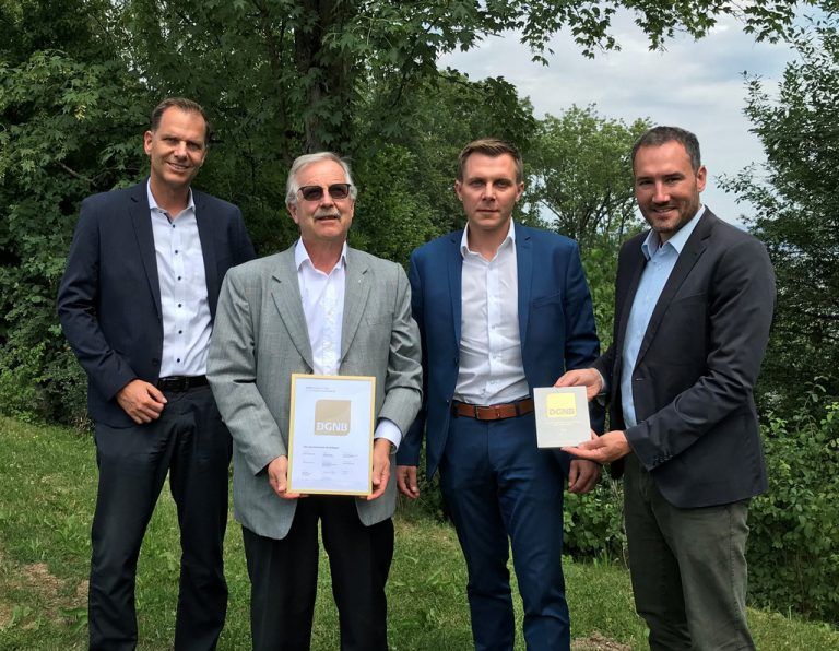 Freuen sich: M. Santucci (2.v.l. Credit Suisse) und GR-Manager. FA