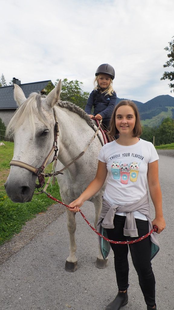 <p class="caption">Gut geführt, war das Reiten auch für Anfänger kein Problem. <span class="media-container dcx_media_rtab" data-dcx_media_config="{}" data-dcx_media_type="rtab"> </span></p>