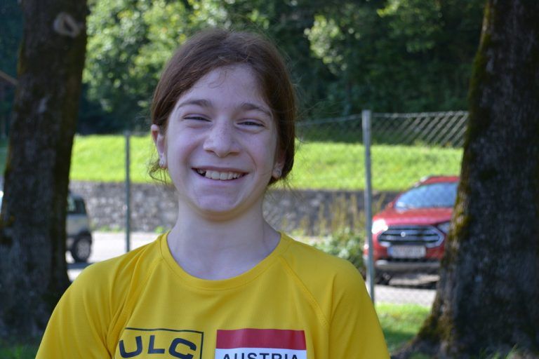 Ich komme seit dem vergangenen Jahr zum Lauftraining, das Laufen hat mich von Anfang an begeistert. Mir gefällt, dass wir nicht nur rennen, sondern auch spielen. Ich finde das Training super, auch wenn es regnet. Reyhan Yigit, 10 Jahre, Bings