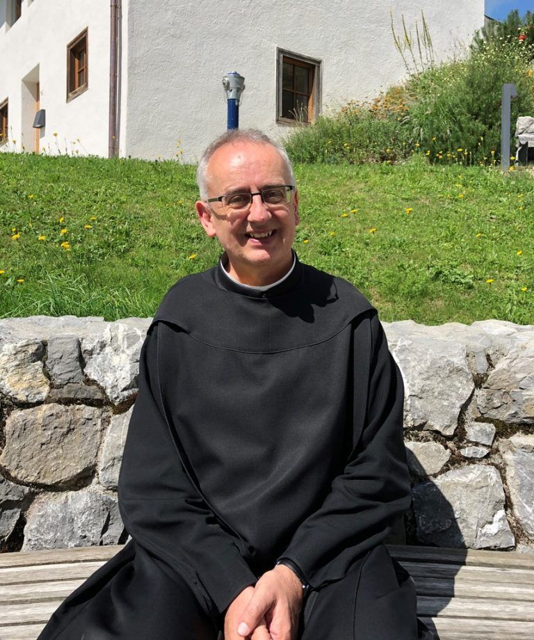 Pater Martin ist als neuem Propst der Austausch mit anderen Menschen wichtig. BI