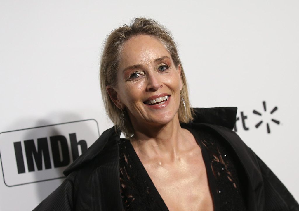 Sharon Stone beklagt den  „Mangel an Corona-Tests“