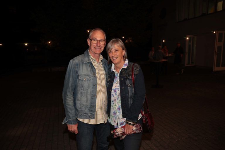 Winzer Robert Gohm und Almud hatten edle Tropfen mitgebracht.