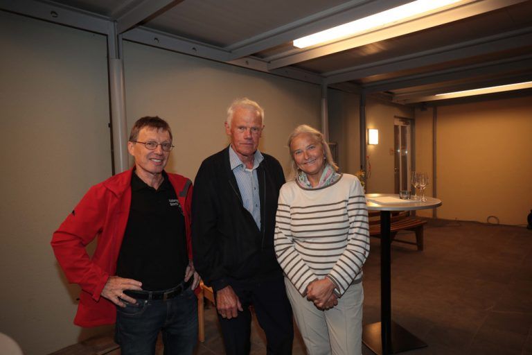Winzer Robert Gohm und Almud hatten edle Tropfen mitgebracht.