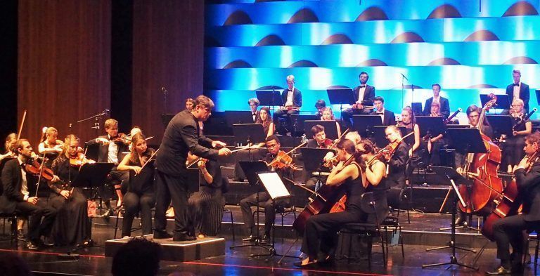 Der Auftakt der Konzertserie mit der Quarta 4 Länder Jugendphilharmonie hat begeistert. JU