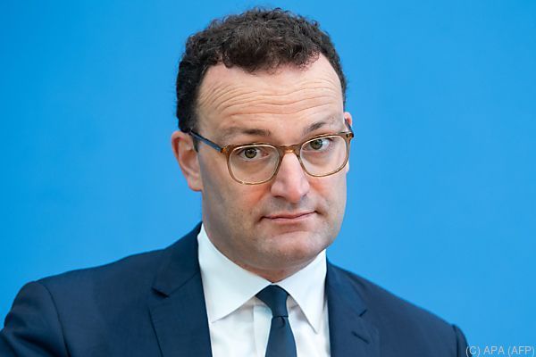Deutscher Gesundheitsminister rät von Auslandsreisen ab