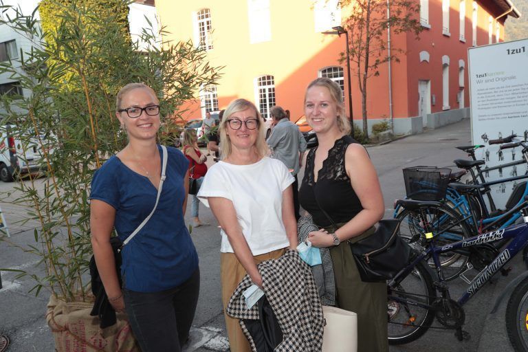 Wäldertrio: Elisa Feuerstein sowie Hilde und Laura Pfeiffer genossen den Abend.