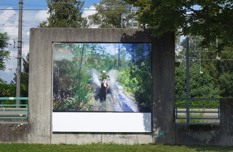 Weiteres Filmstill aus einer Videoarbeit von Peter Fischli an der Bahnhofstraße in Bregenz. <span class="copyright">KUB/Sagmeister</span>
