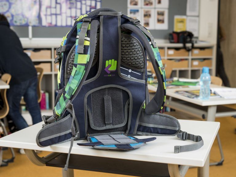 Breite Gurte, die zudem gut gepolstert sind, zeichnen eine gute Schultasche aus. AUVA/R. Reichhart