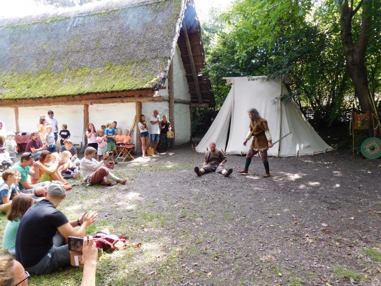Die Mitglieder der Brauchtums- und Kulturgemeinschaft Vorarlberg hatten für ihre Besucher sogar Schaukämpfe einstudiert.Mäser