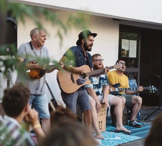 Kräuterwerkstatt und Folkmusik