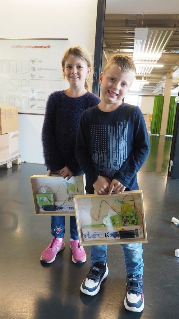 Mit dem Reisekoffer waren Valentina und Leandro von Museum zu Museum unterwegs.
