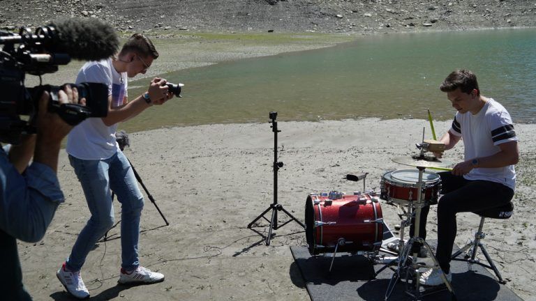 Rochus Burtscher und Riccardo Zottele beim Videodreh am Spullersee.DOB