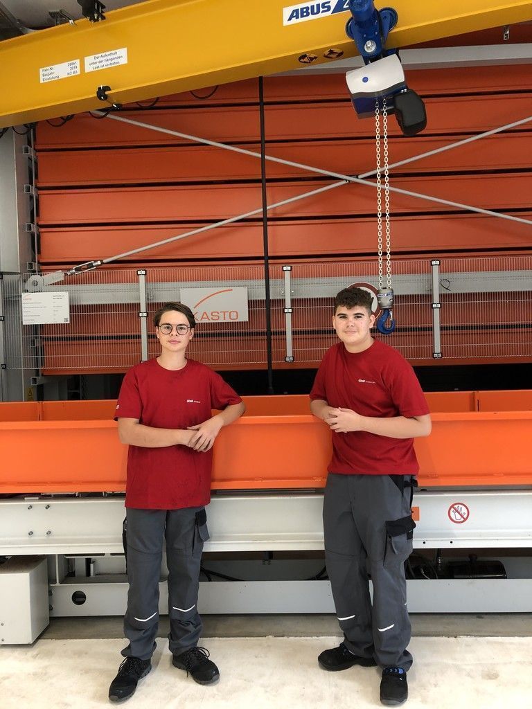 Wolf Normalien Mit Anfang September sind im Dornbirner Unternehmen Fernando und David in ihre Lehre als Zerspanungstechniker gestartet.
