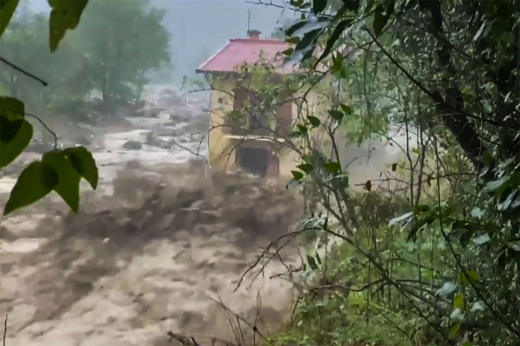 Retter suchen nach Unwetter-Opfern in Frankreich und Italien