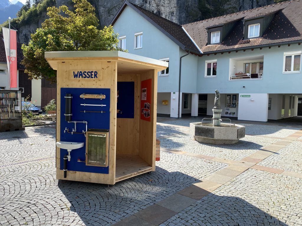 Begegnungspavillon auf dem Dorfplatz in Bürs